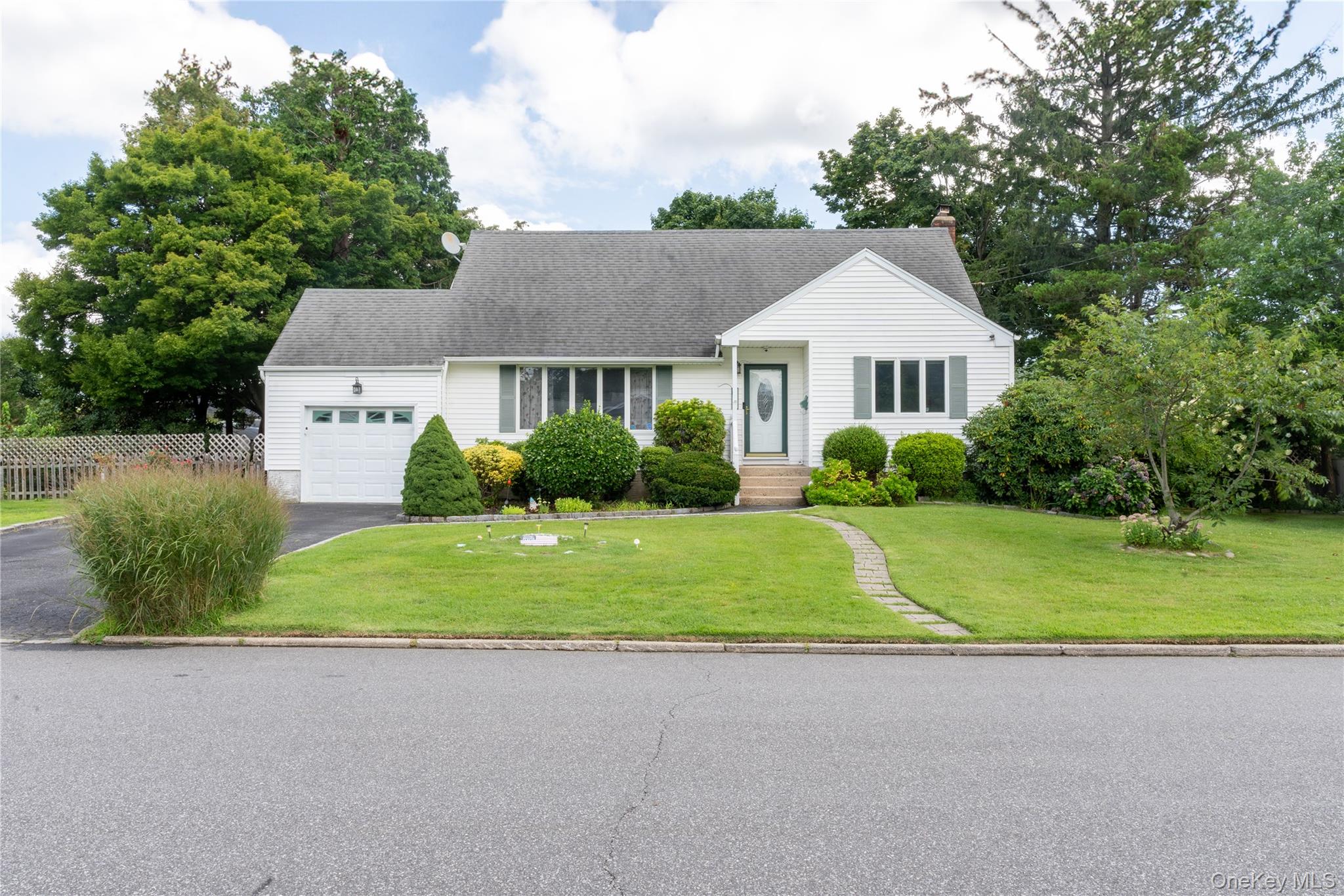 127 Suffolk Avenue Property Photo 31