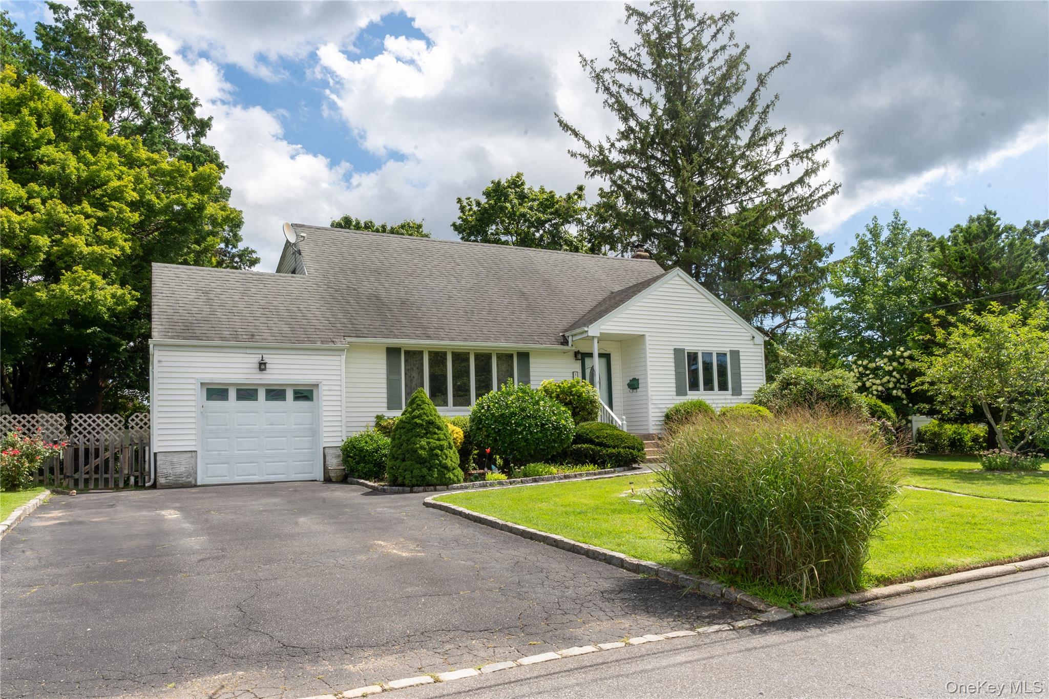 127 Suffolk Avenue Property Photo 32