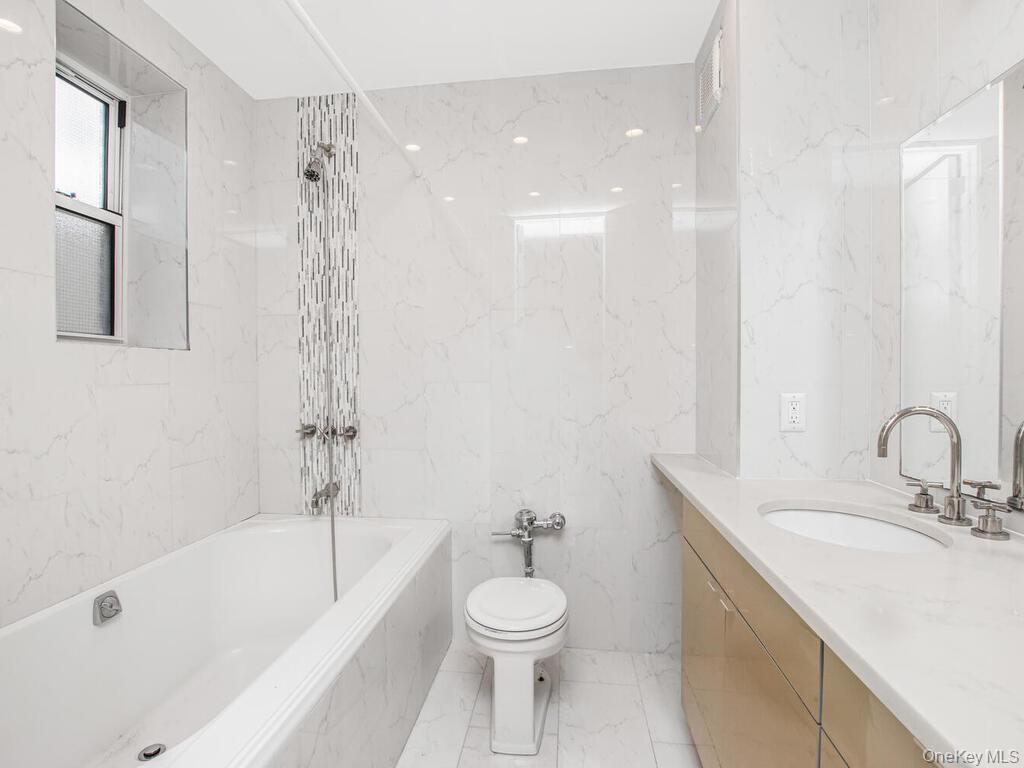 6535 Broadway 2e Property Photo 9