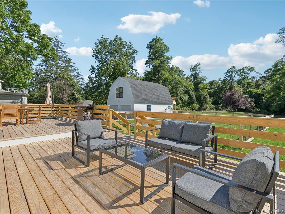 1579 N Sea Road Property Photo 4