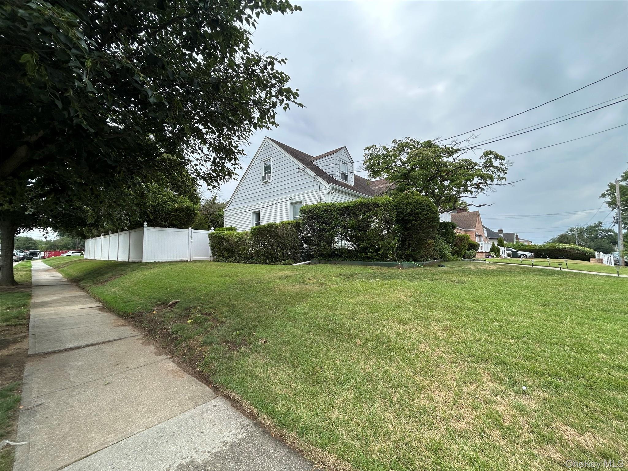 92 Melvin Avenue Property Photo 4