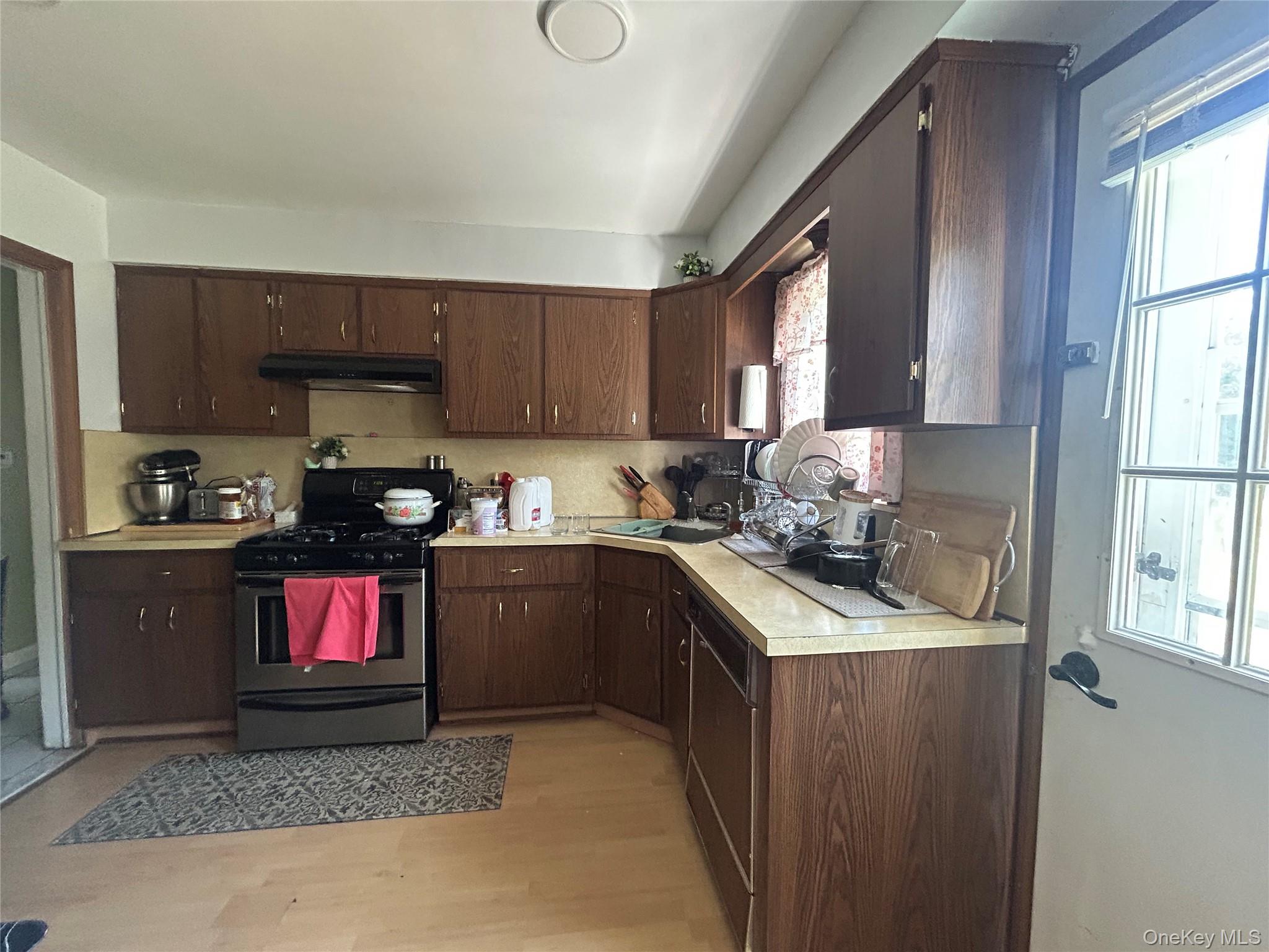 92 Melvin Avenue Property Photo 10