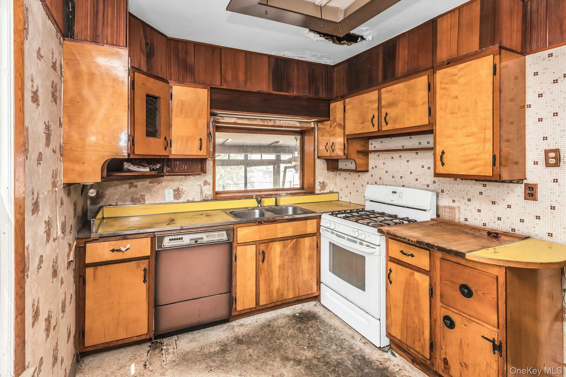 1915 Stewart Avenue Property Photo 11