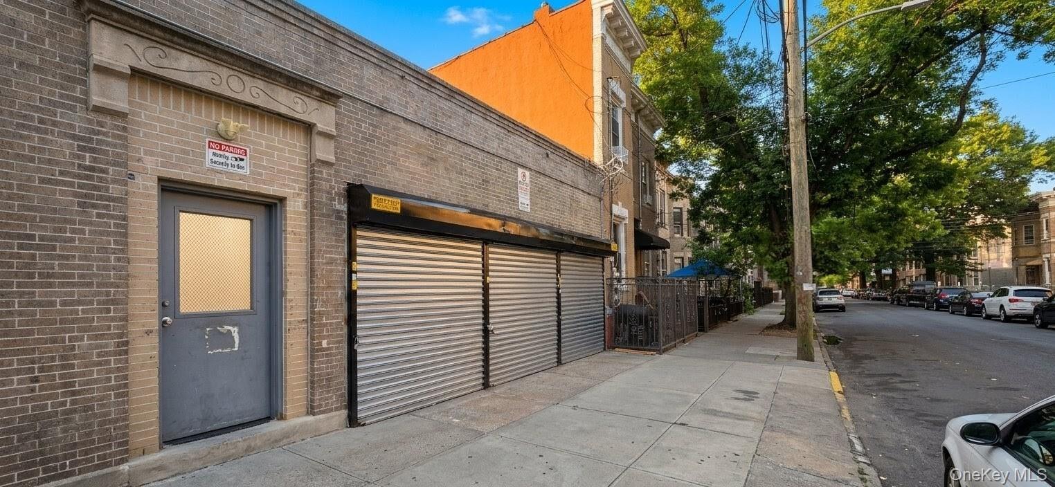 576 Ridgewood Avenue Property Photo 4