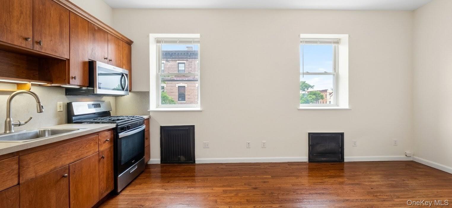576 Ridgewood Avenue Property Photo 7