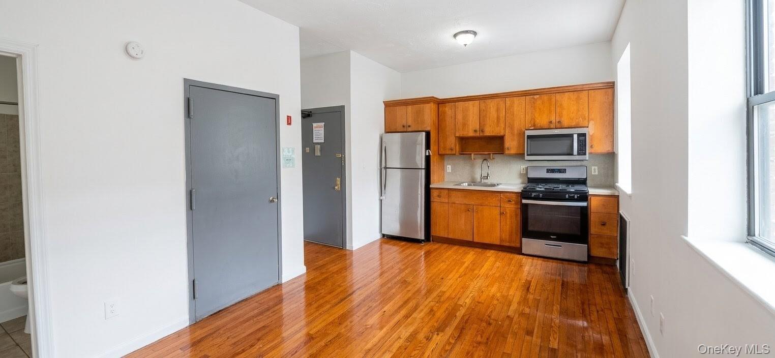 576 Ridgewood Avenue Property Photo 8