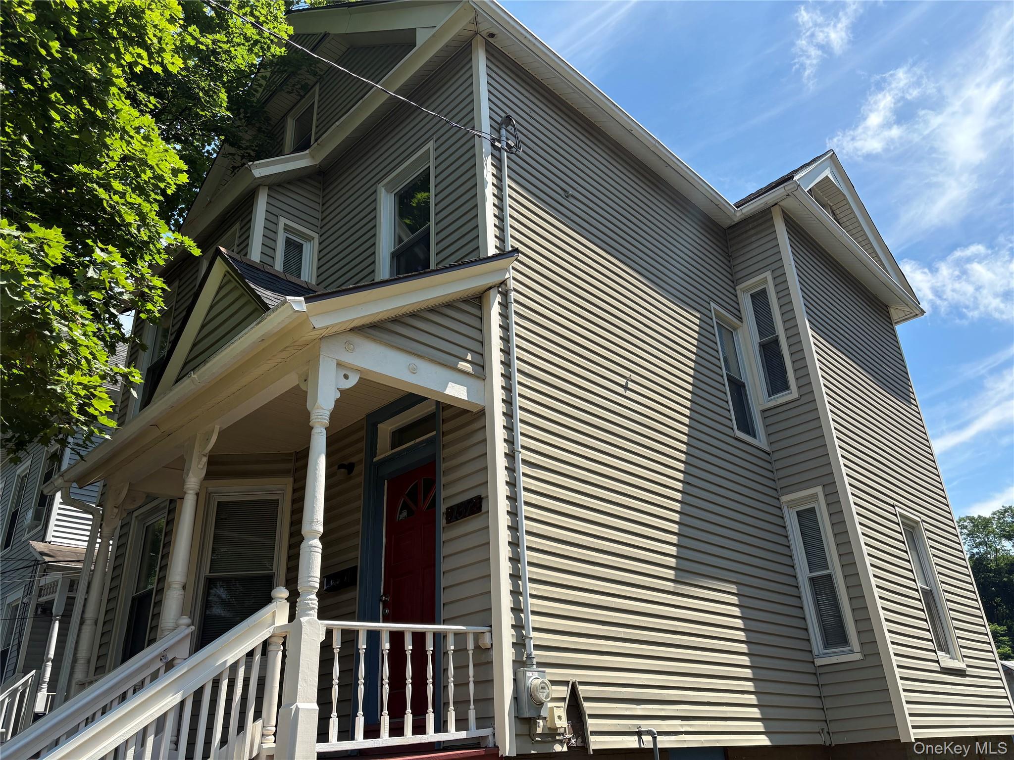 137 N Clinton Street Property Photo 1