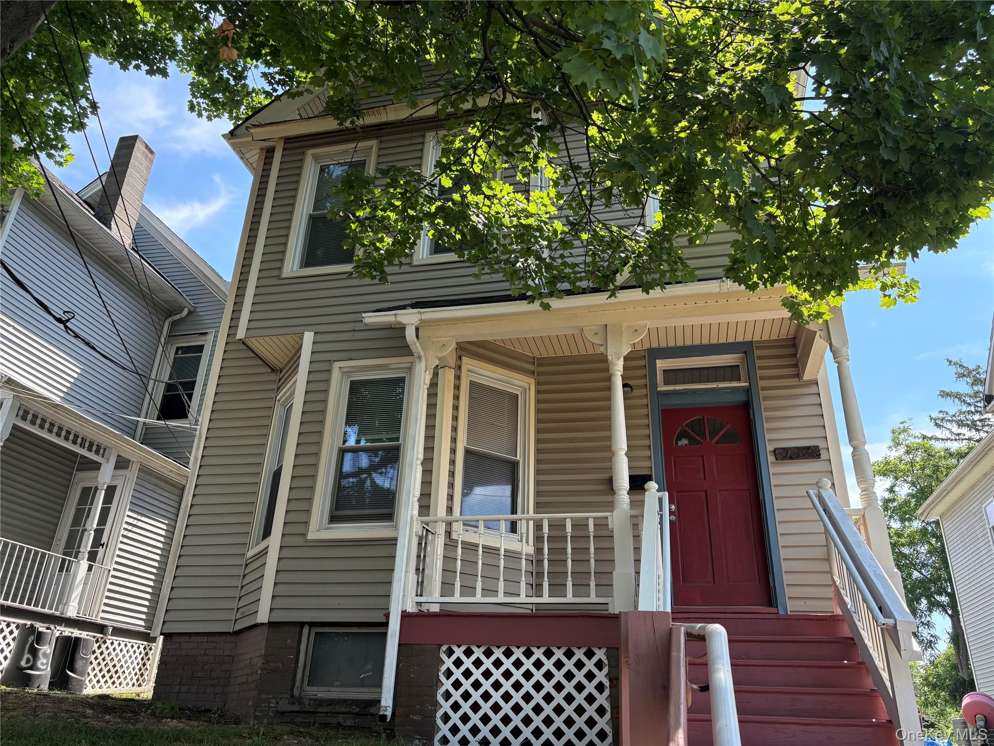 137 N Clinton Street Property Photo 2