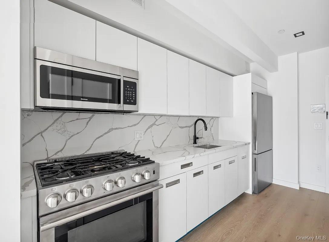 618 Avenue H 7g Property Photo 4