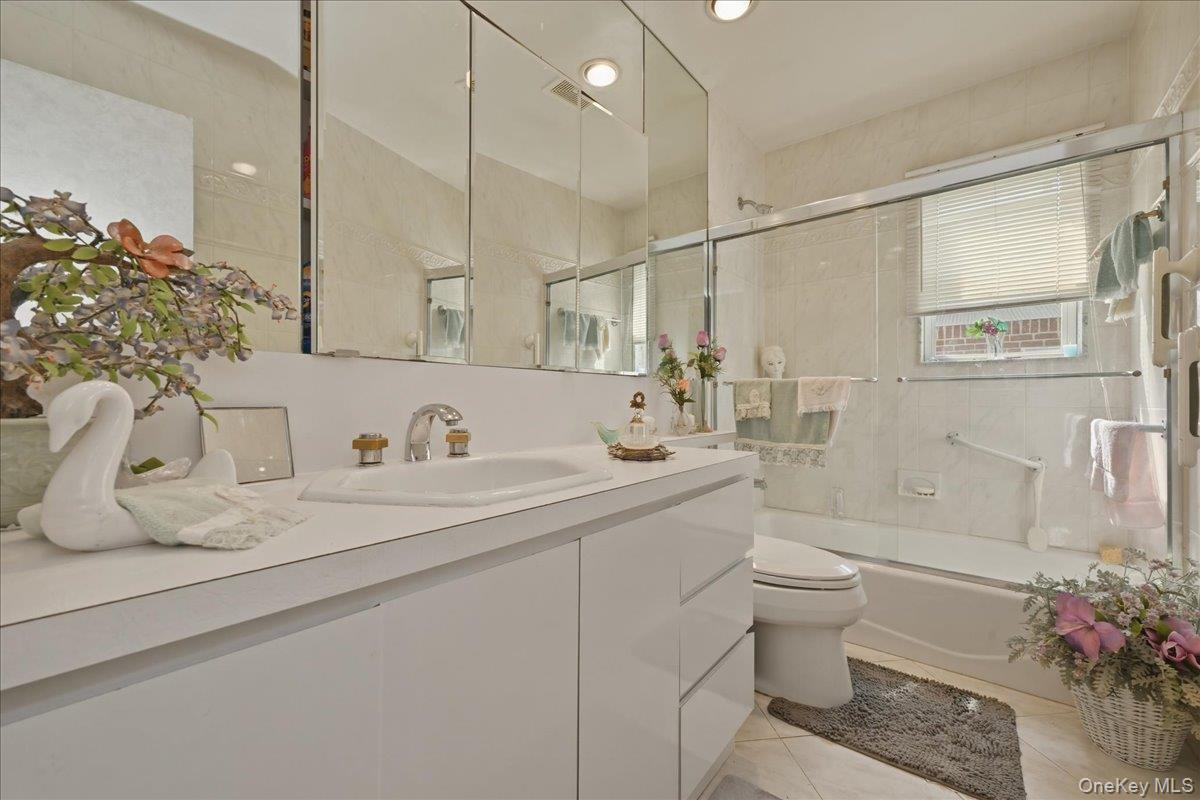 566 Harrison Avenue Property Photo 25