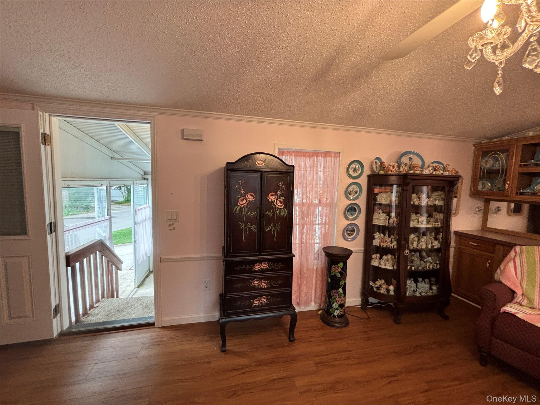 1661 Old Country Road 125 Property Photo 4