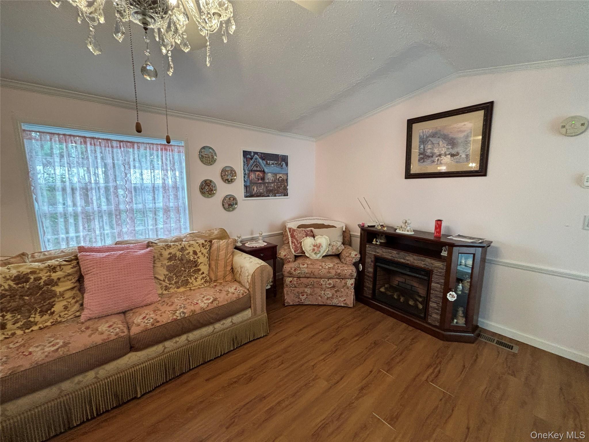 1661 Old Country Road 125 Property Photo 8
