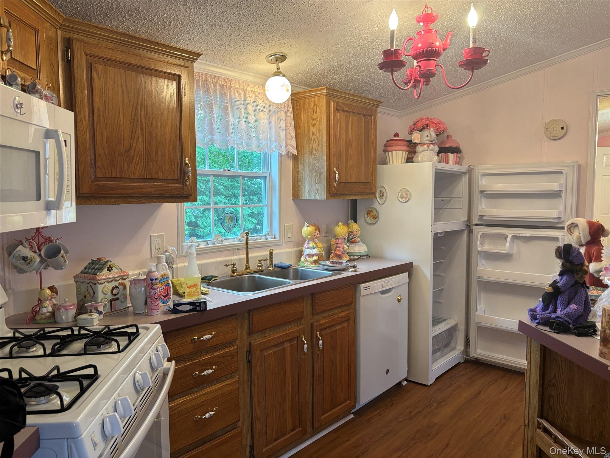 1661 Old Country Road 125 Property Photo 17