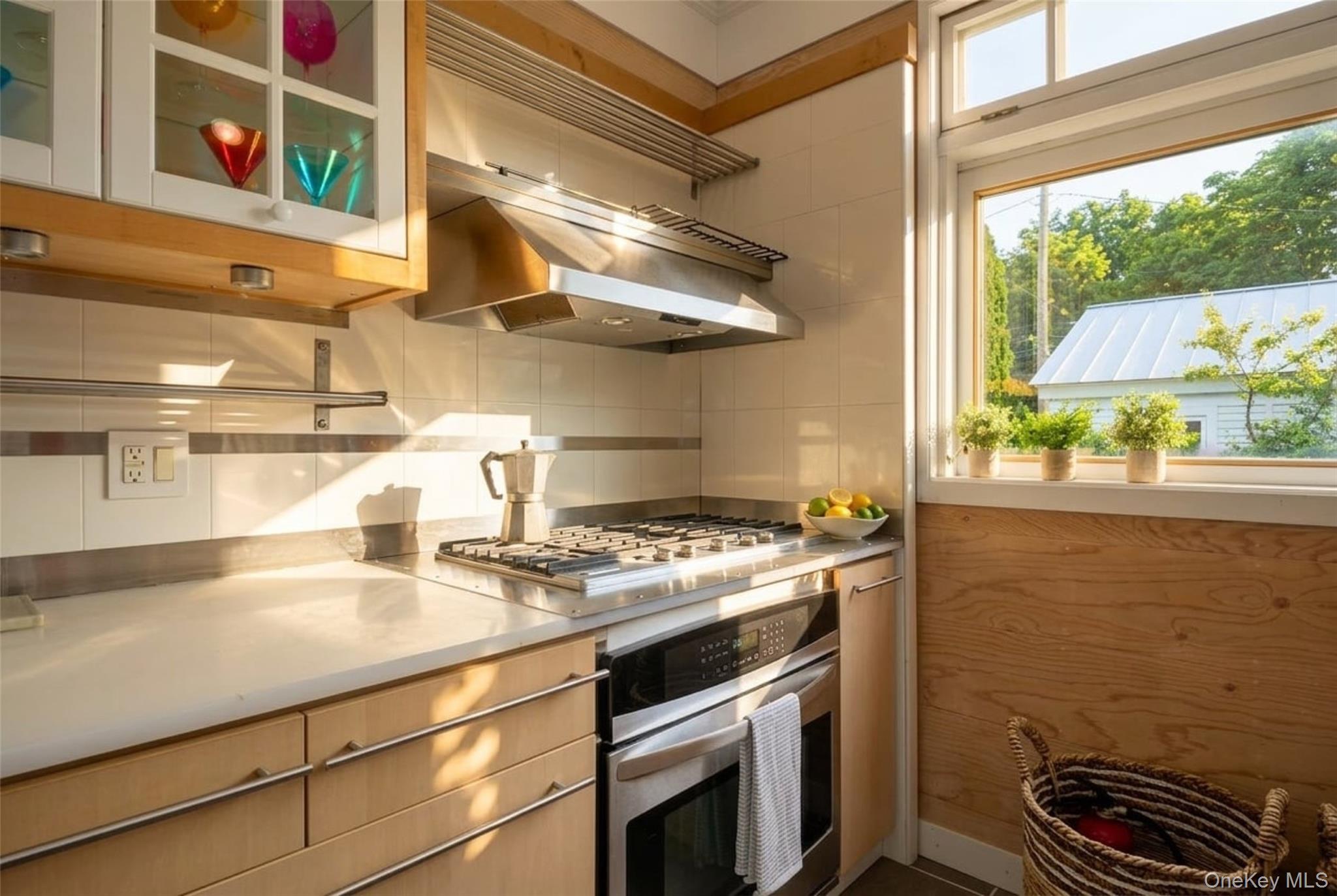 556 State Street Property Photo 10