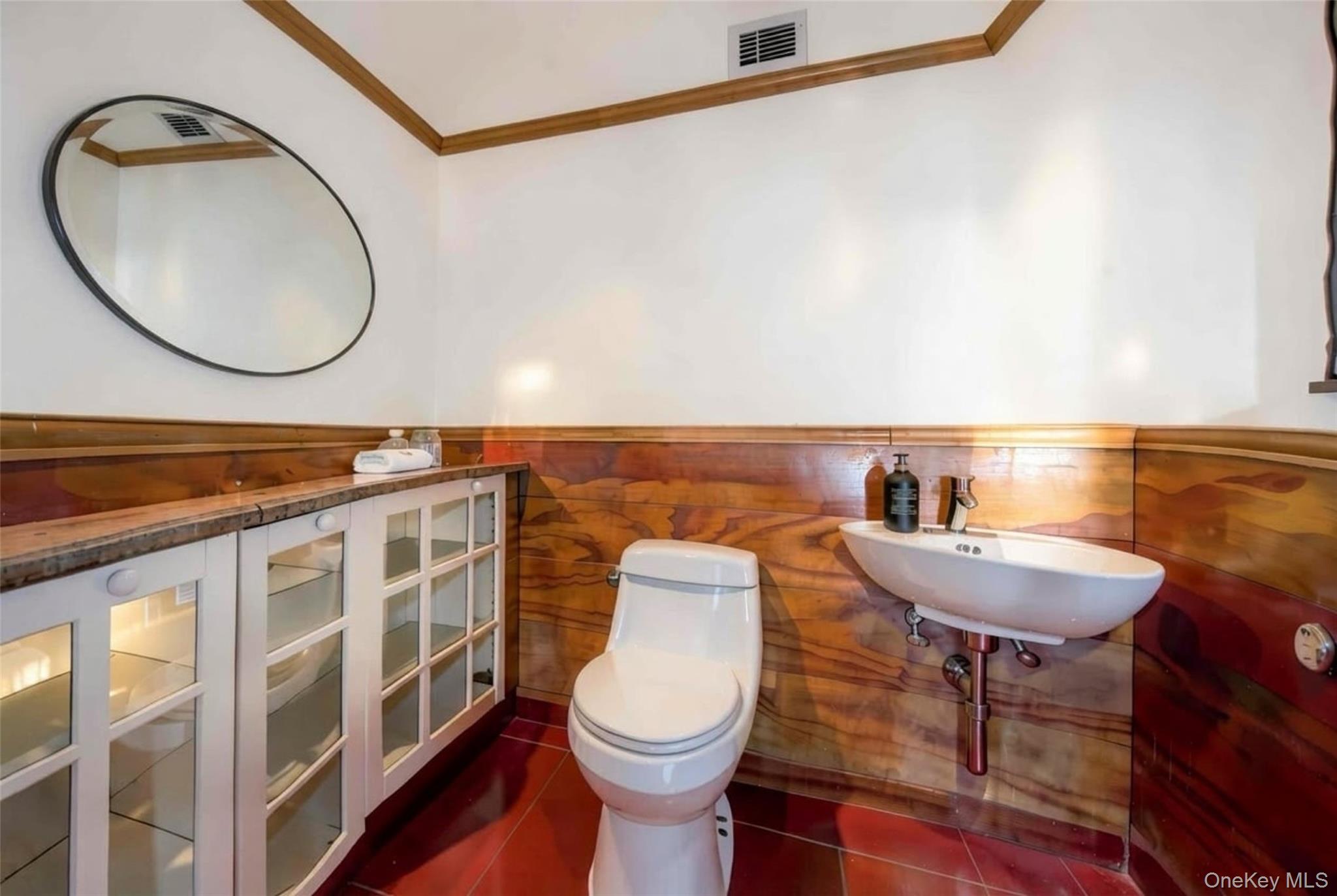 556 State Street Property Photo 14