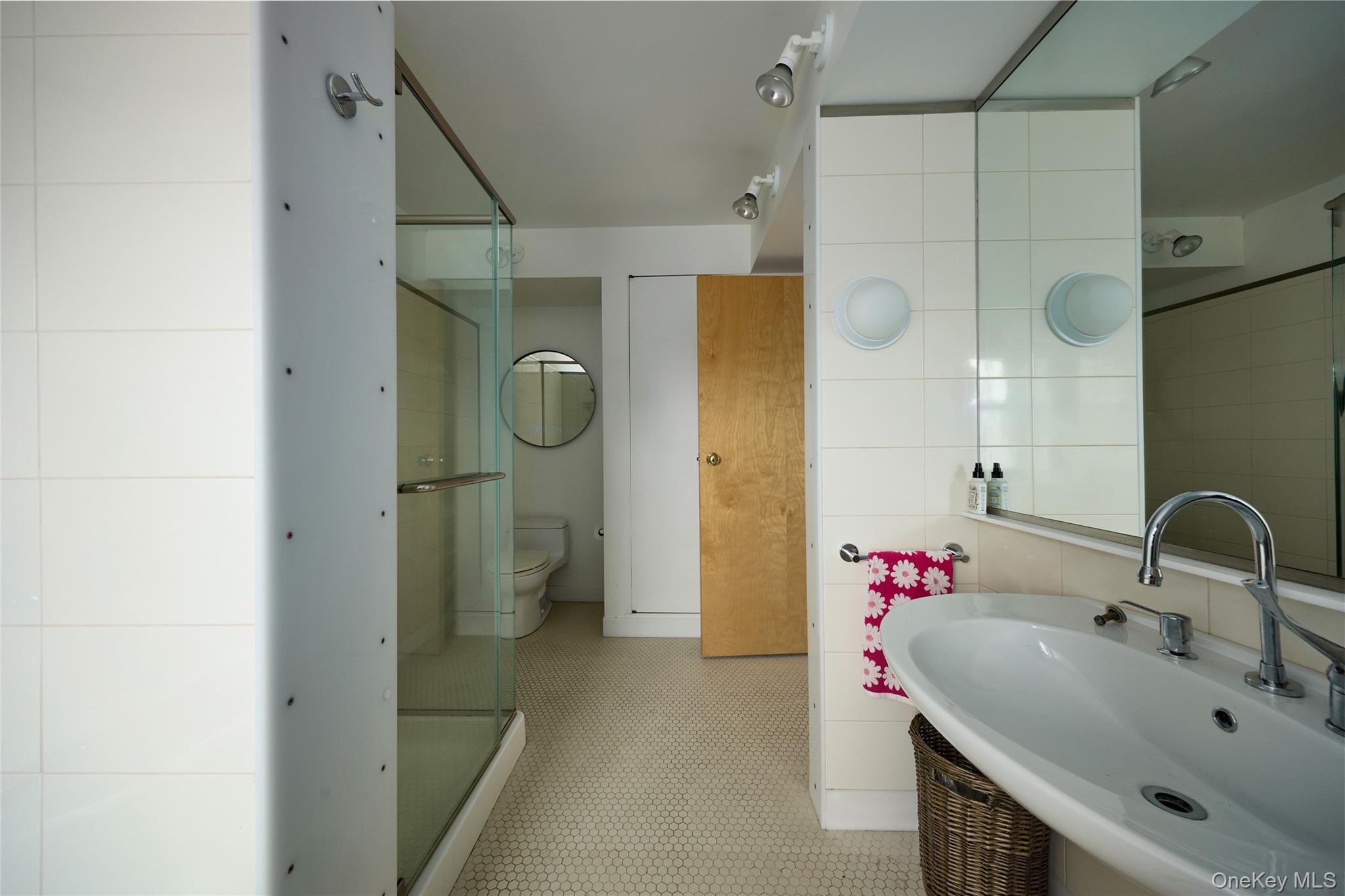 556 State Street Property Photo 20