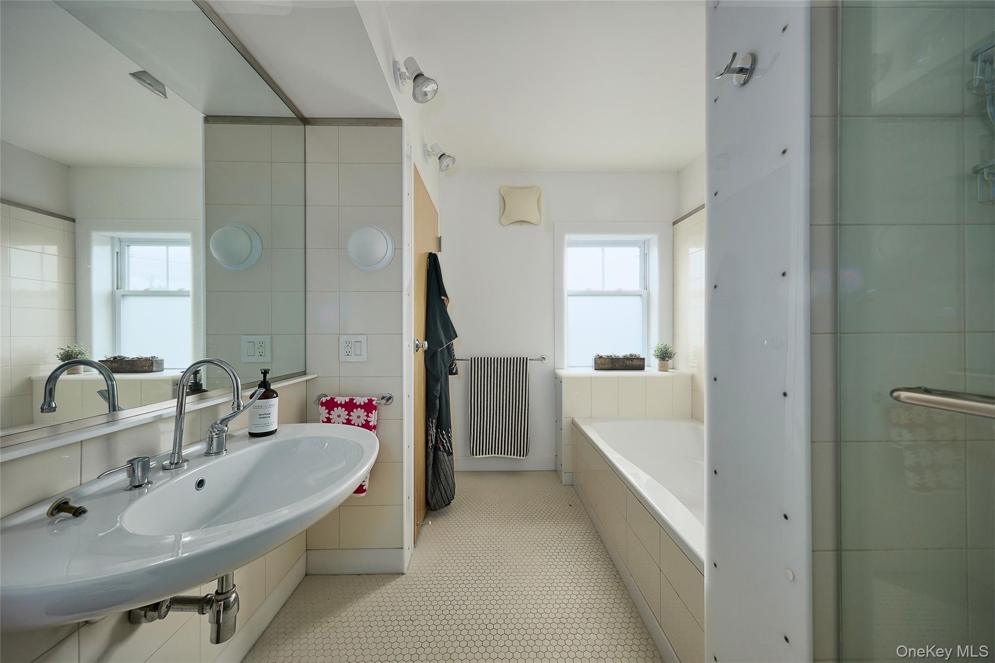 556 State Street Property Photo 21