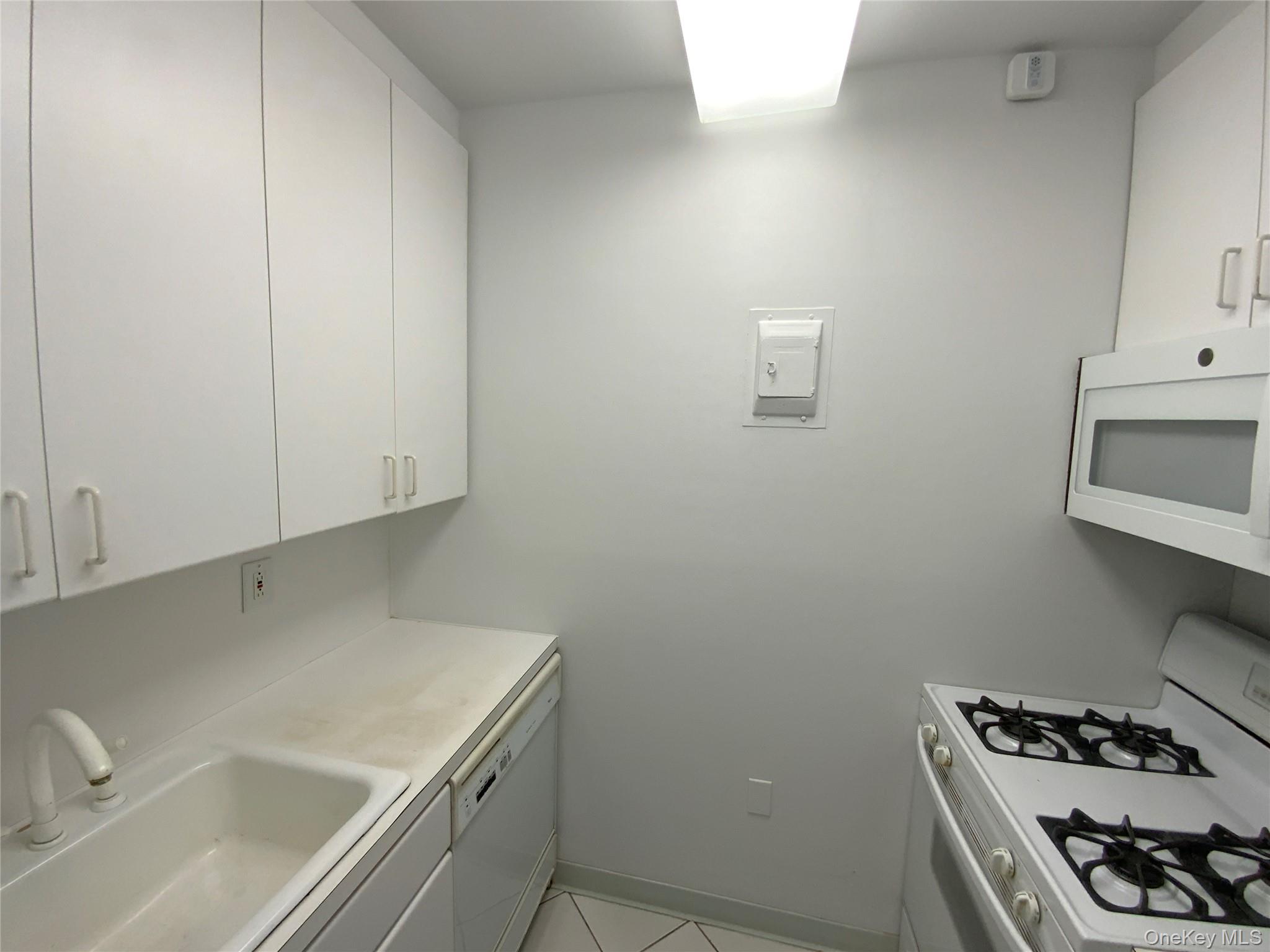 26910 Grand Central Parkway 27z Property Photo 8
