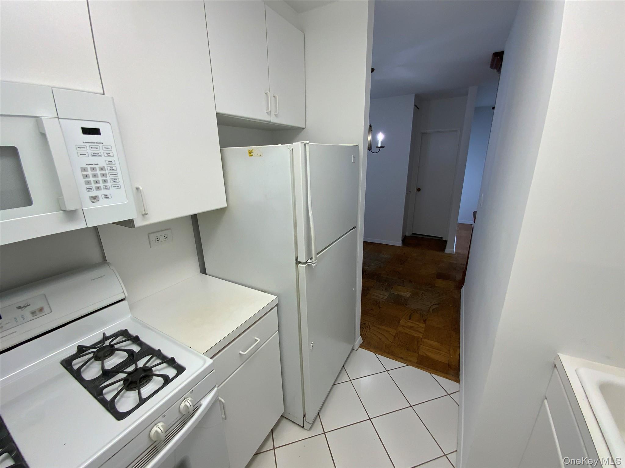 26910 Grand Central Parkway 27z Property Photo 9