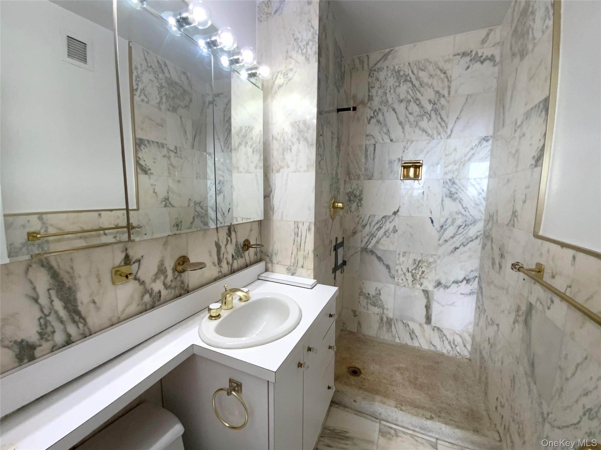 26910 Grand Central Parkway 27z Property Photo 14