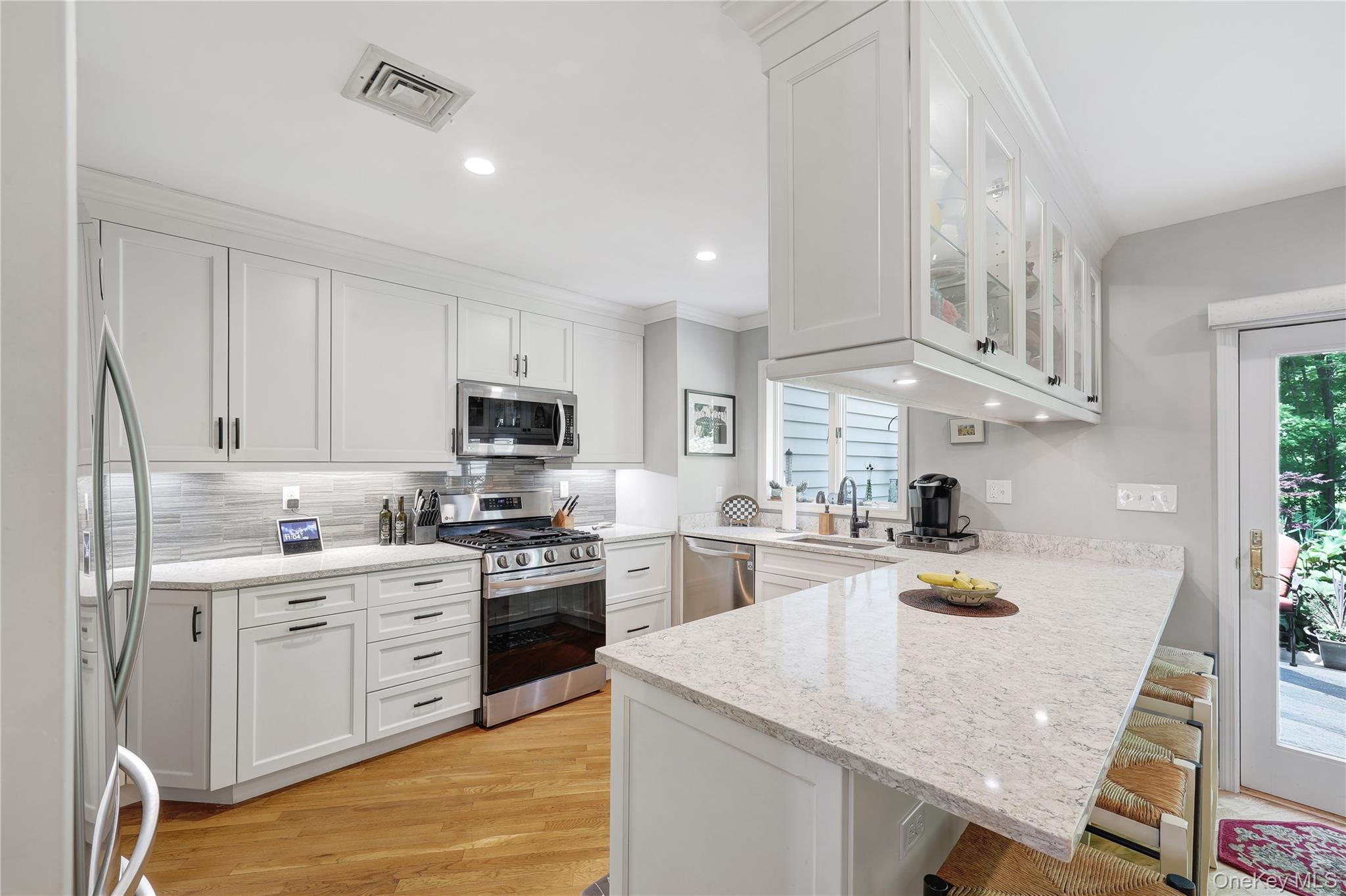 6 Village Cove Property Photo 8
