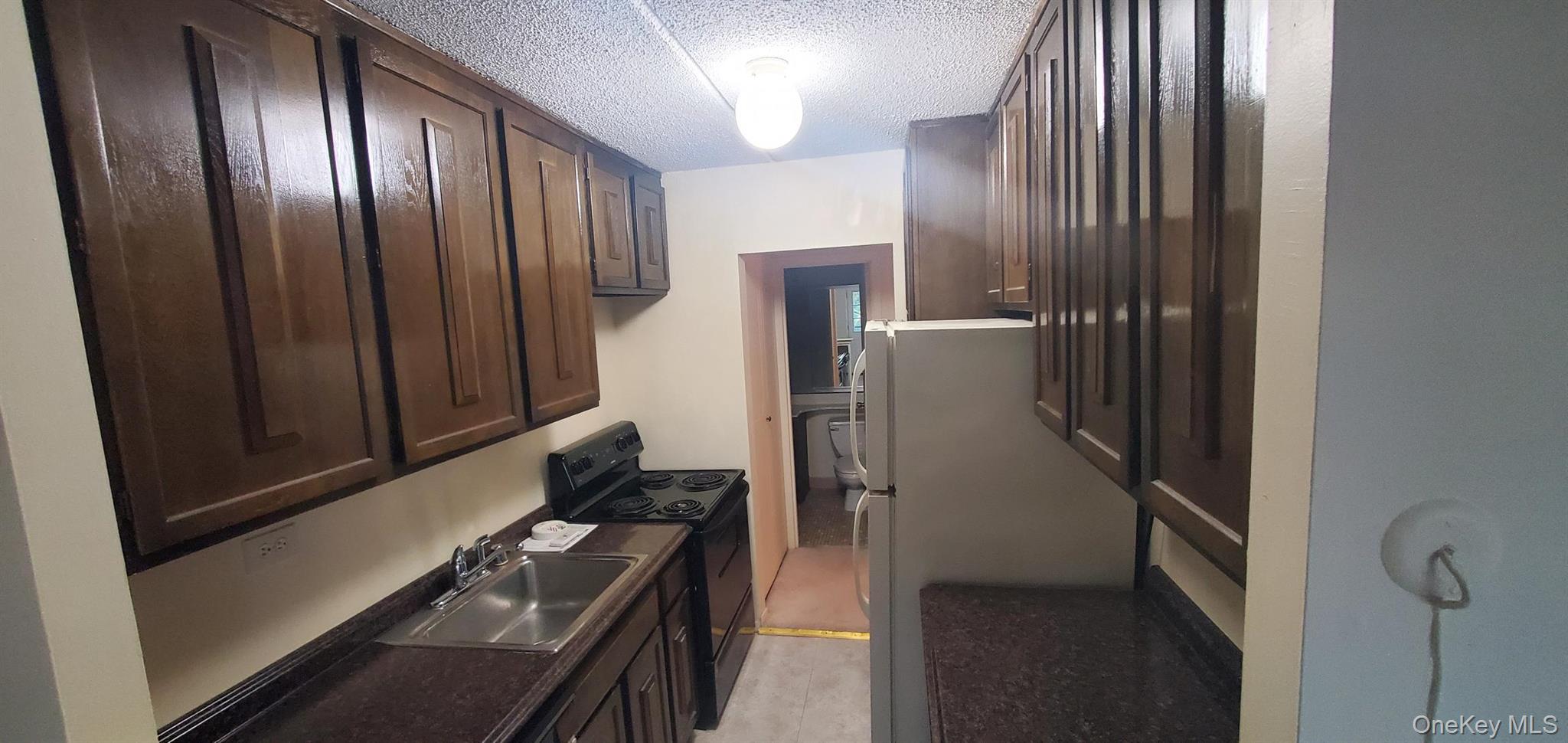160 Academy Street 8c Property Photo 14
