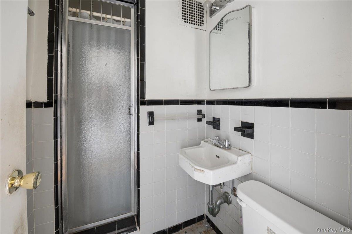 1111 Midland Avenue 6h Property Photo 12