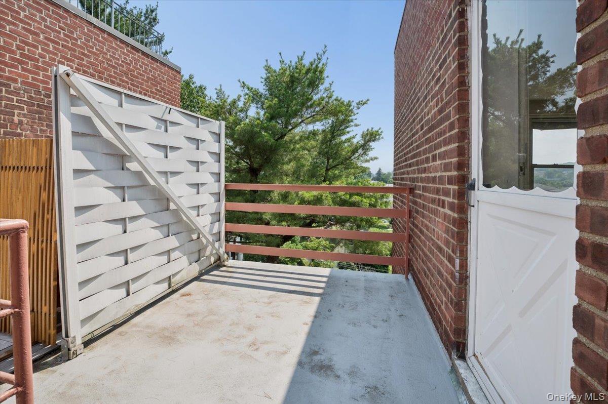 1111 Midland Avenue 6h Property Photo 17