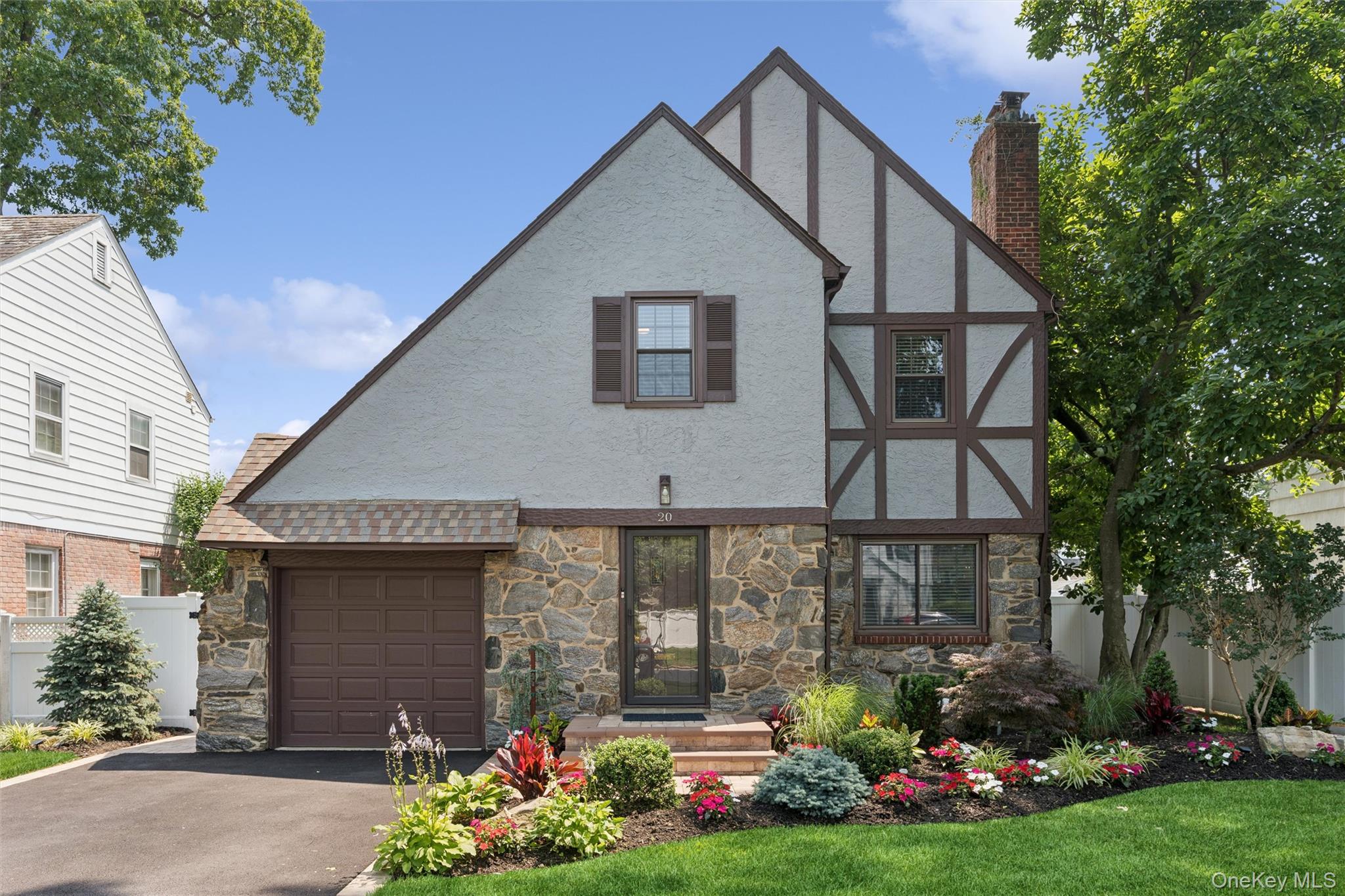 20 Beverly Parkway Property Photo 1