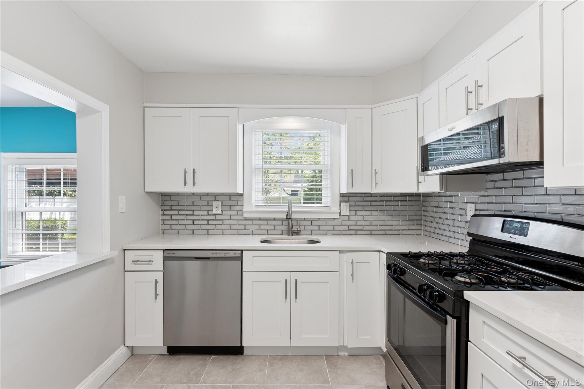 20 Beverly Parkway Property Photo 4