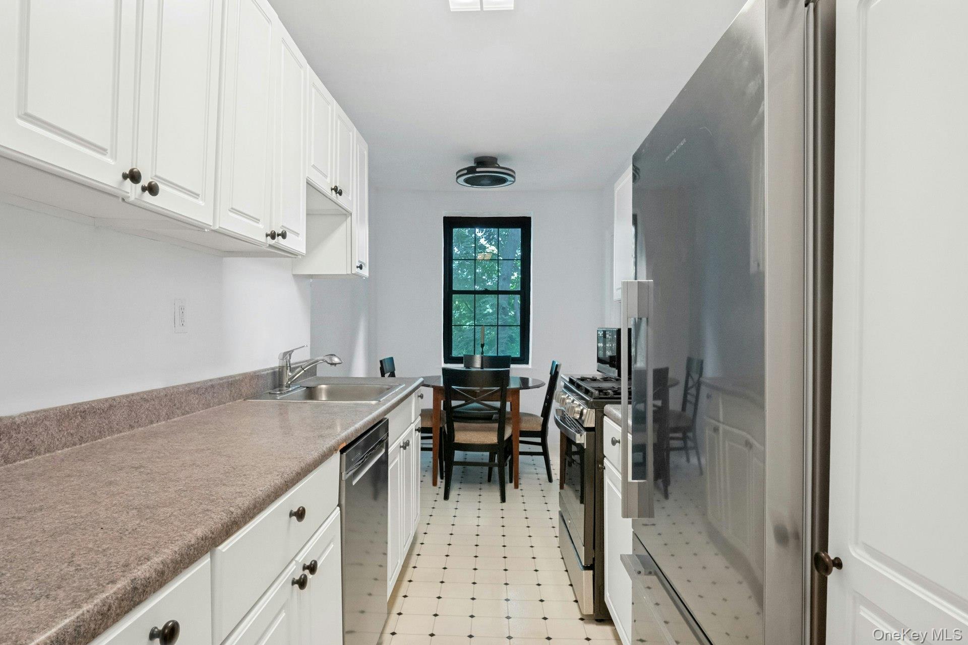 1273 North Avenue Entry 8, Apt 2f Property Photo 8
