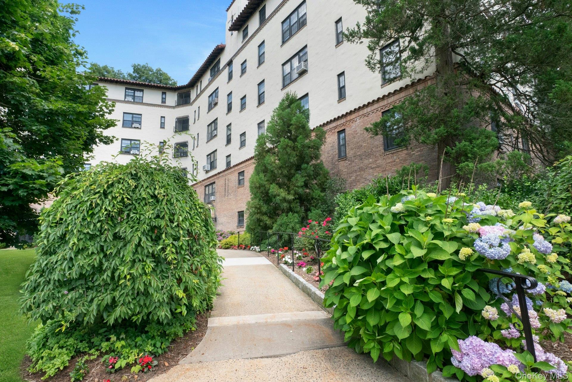 1273 North Avenue Entry 8, Apt 2f Property Photo 11