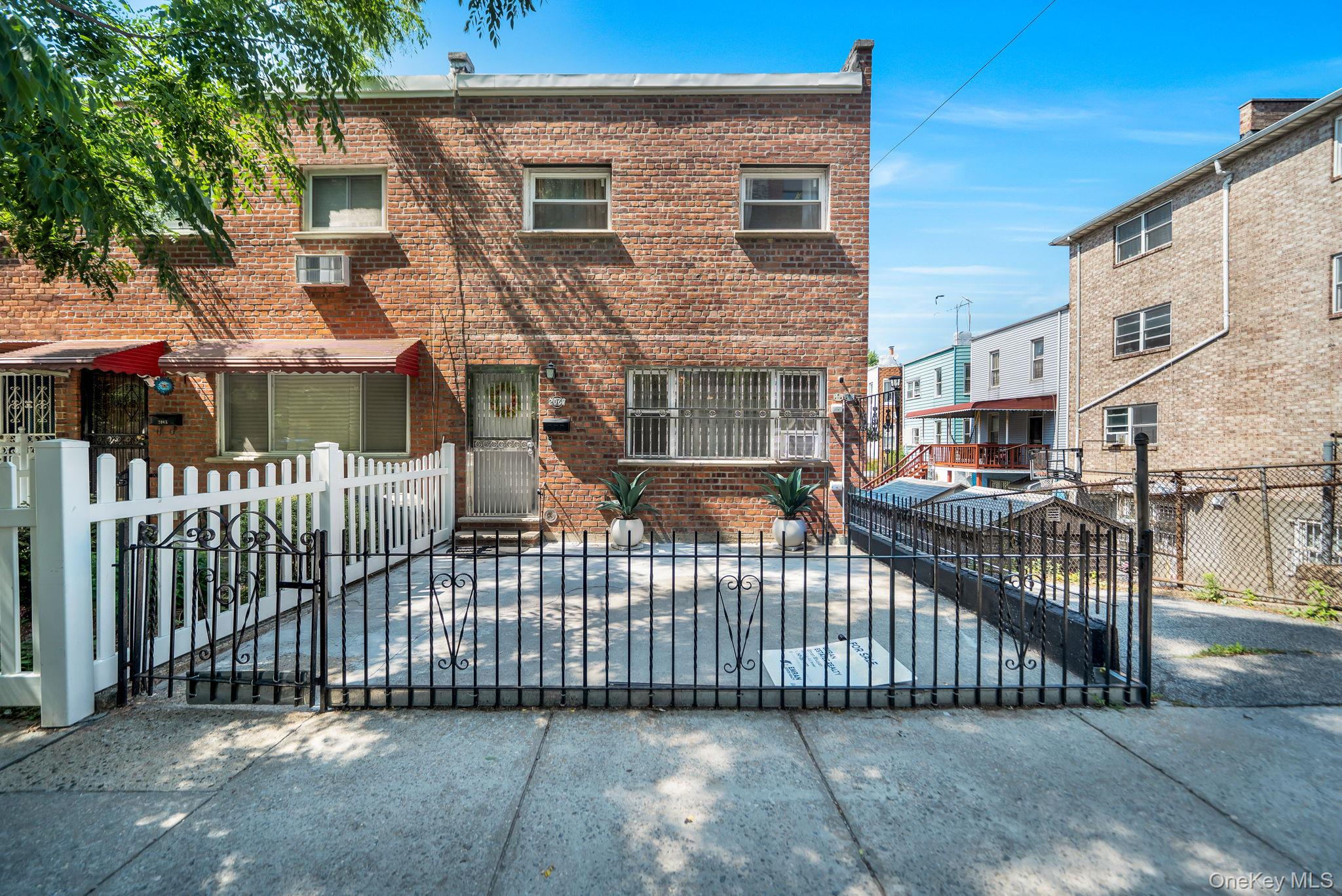 2067 Chatterton Avenue Property Photo 1