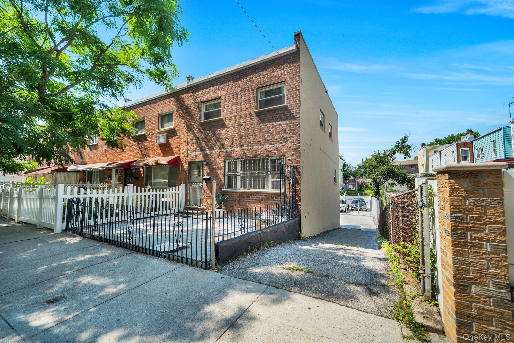 2067 Chatterton Avenue Property Photo 2