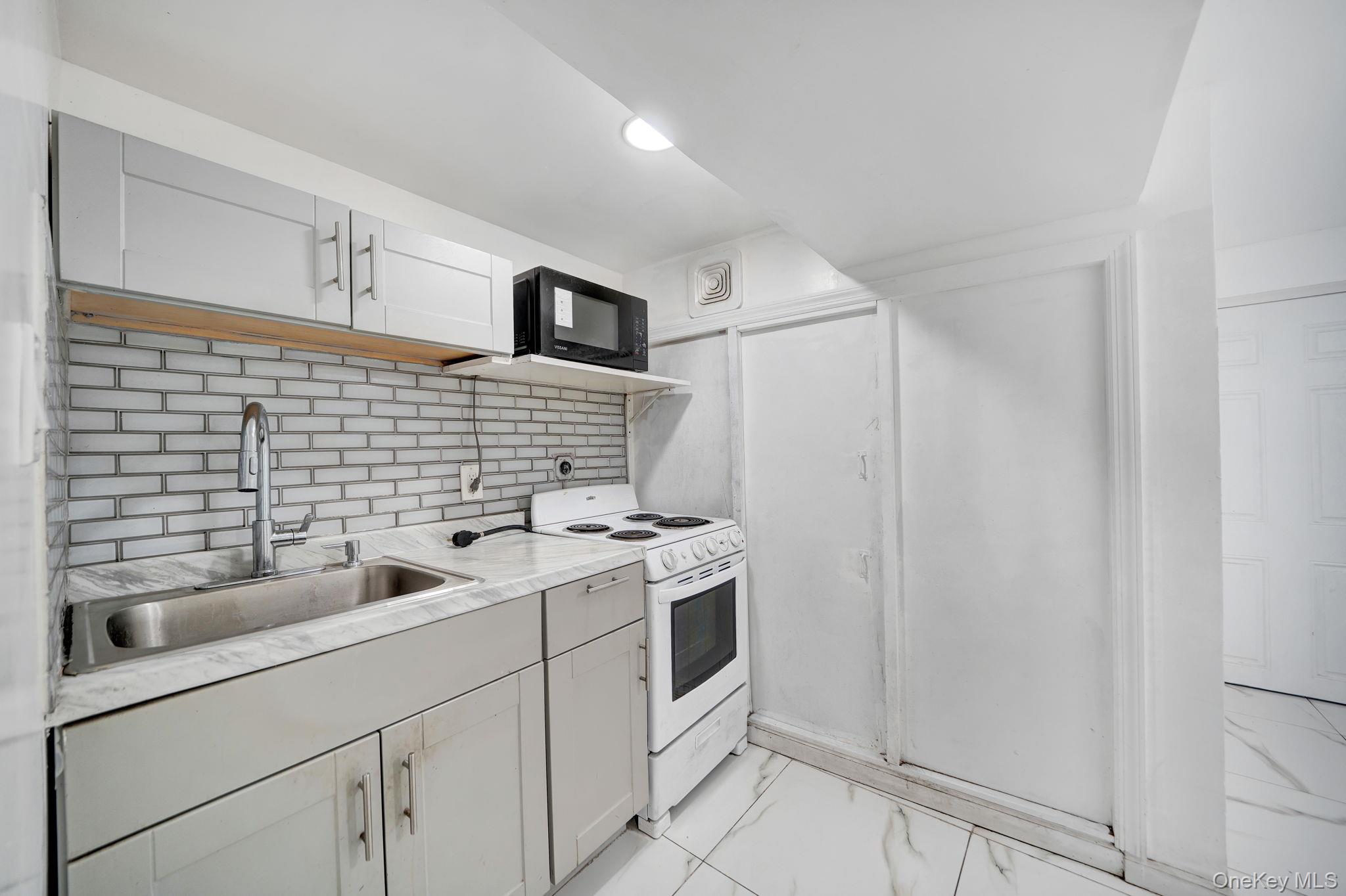 2067 Chatterton Avenue Property Photo 20