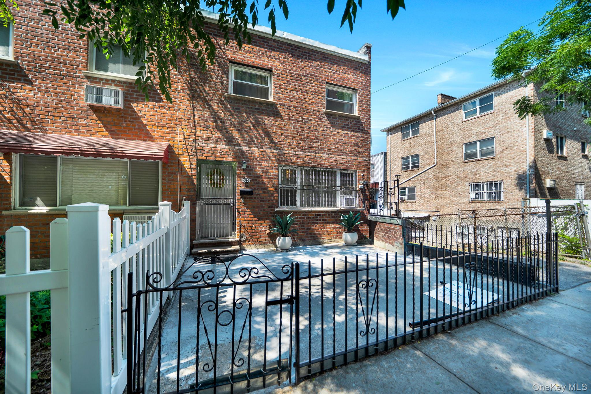 2067 Chatterton Avenue Property Photo 32