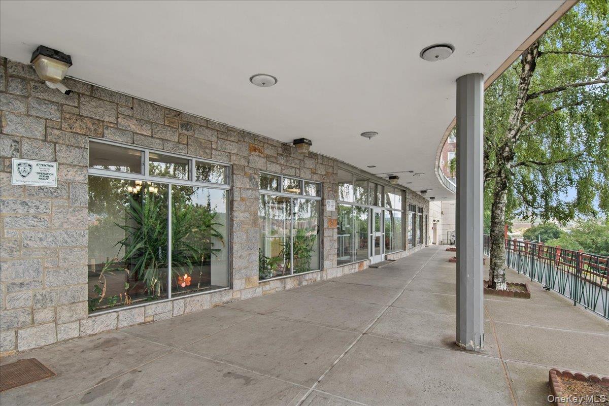 2630 Kingsbridge Terrace 3q Property Photo 14