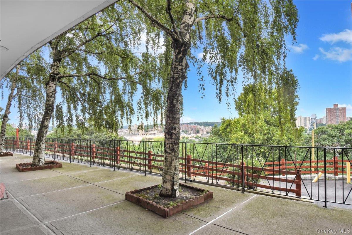 2630 Kingsbridge Terrace 3q Property Photo 15