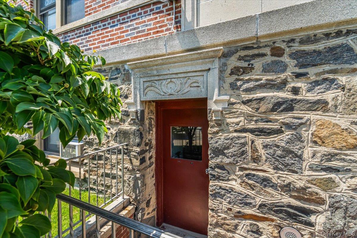 604 Tompkins Avenue A2 Property Photo 2