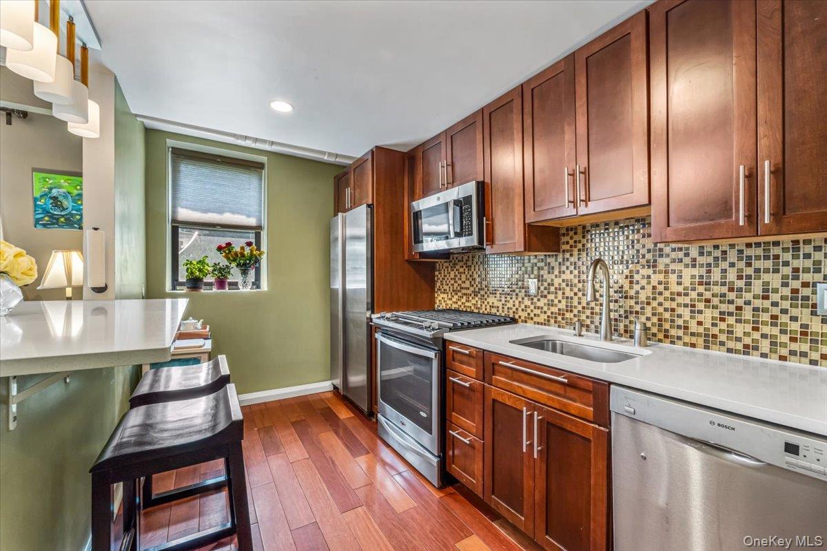 604 Tompkins Avenue A2 Property Photo 8