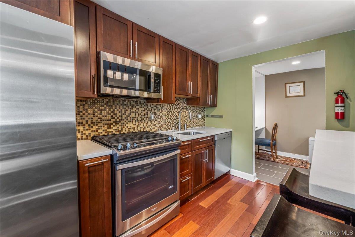 604 Tompkins Avenue A2 Property Photo 9