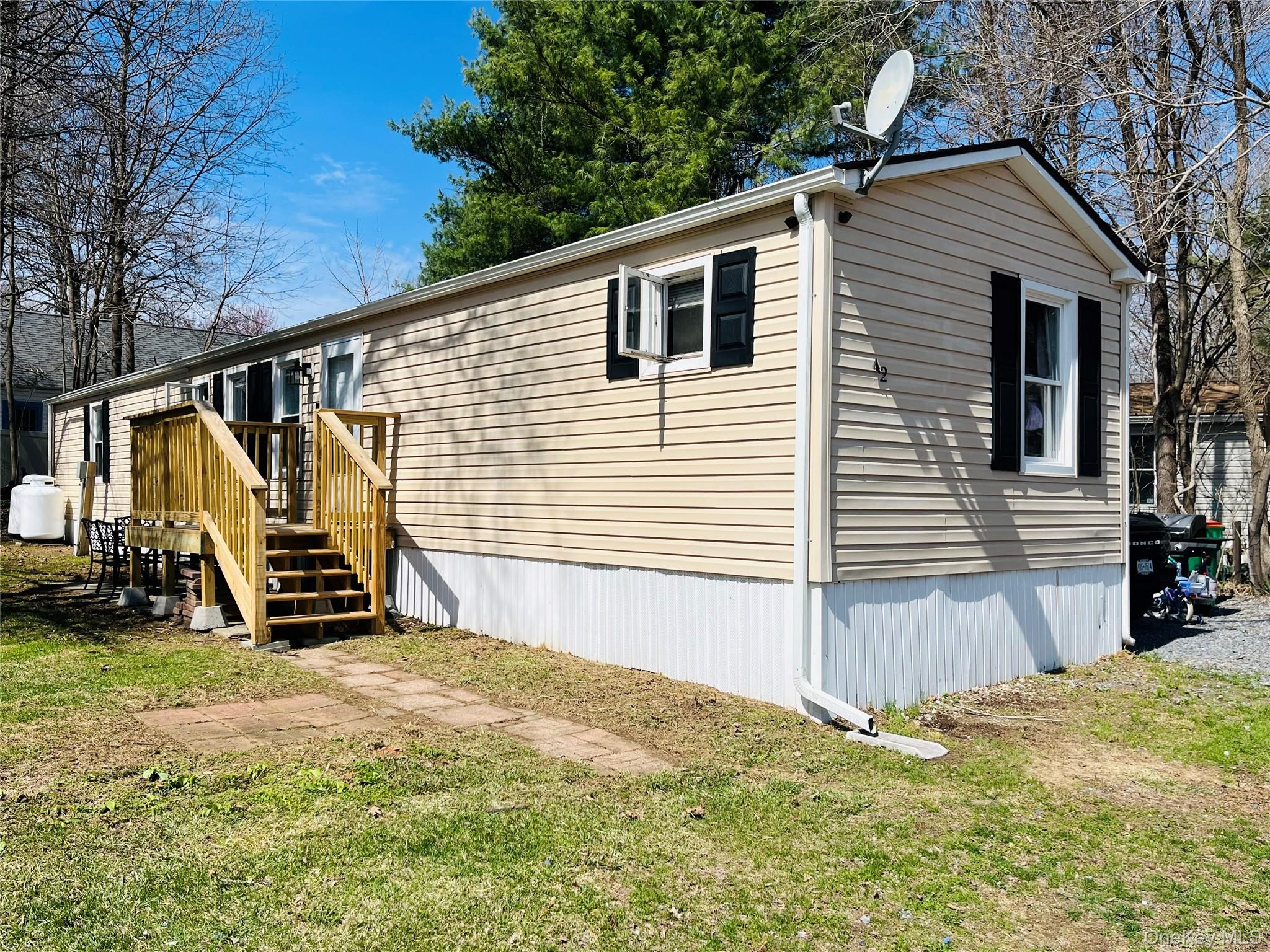 723 Beekman Road 42 Property Photo 1