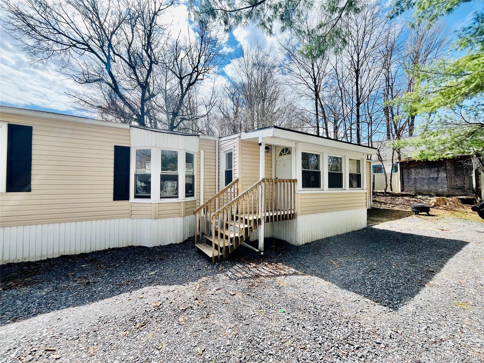 723 Beekman Road 42 Property Photo 5