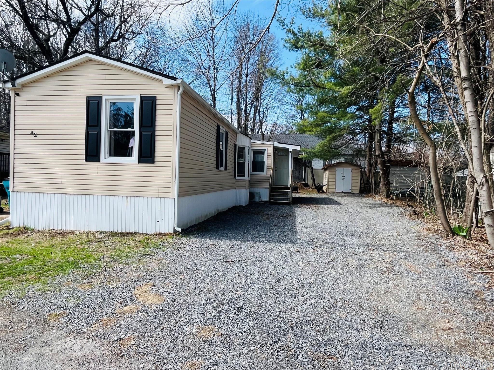 723 Beekman Road 42 Property Photo 6