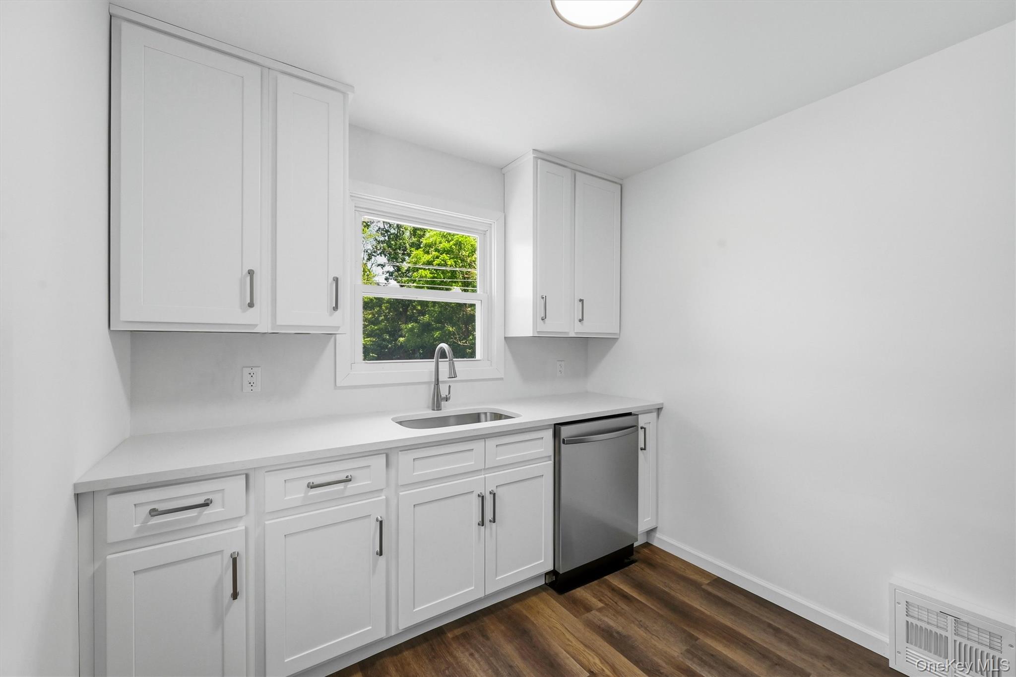 8 E Green Road Property Photo 13