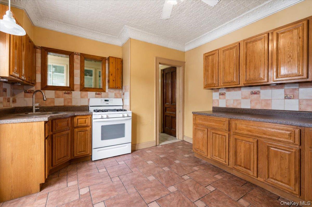 644 E 24th Street Property Photo 9