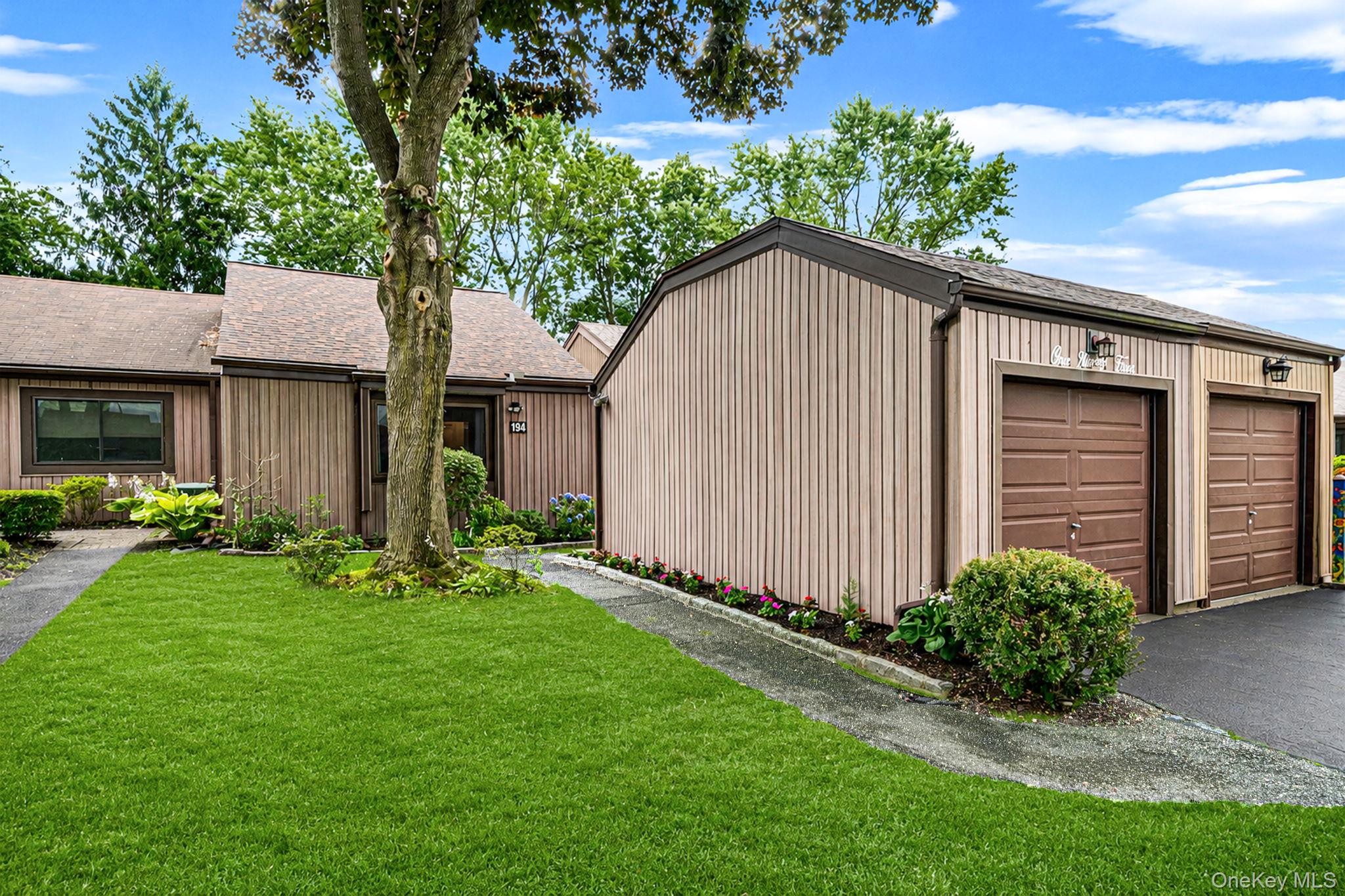194 Strathmore Gate Drive Property Photo 1