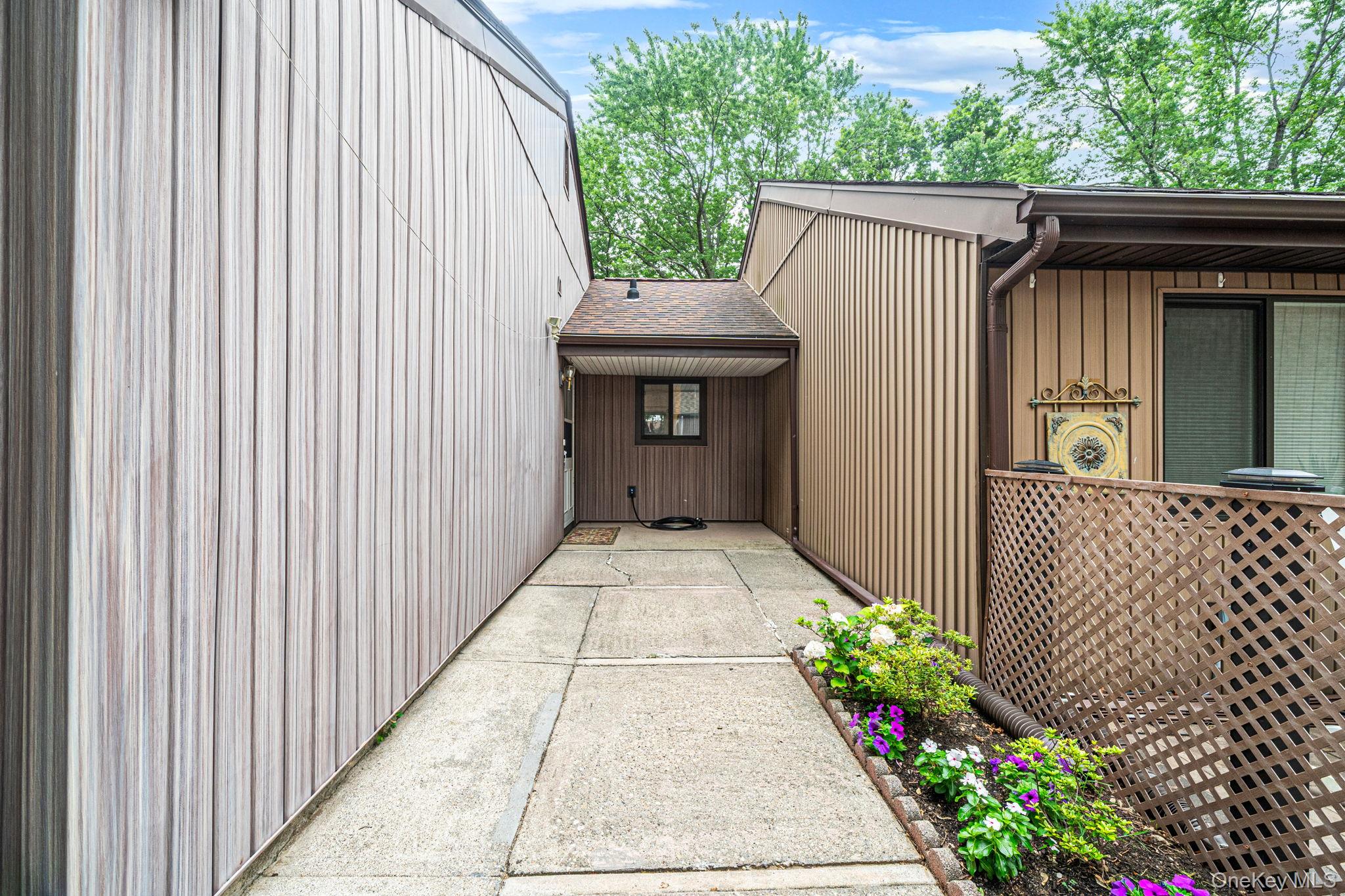 194 Strathmore Gate Drive Property Photo 3