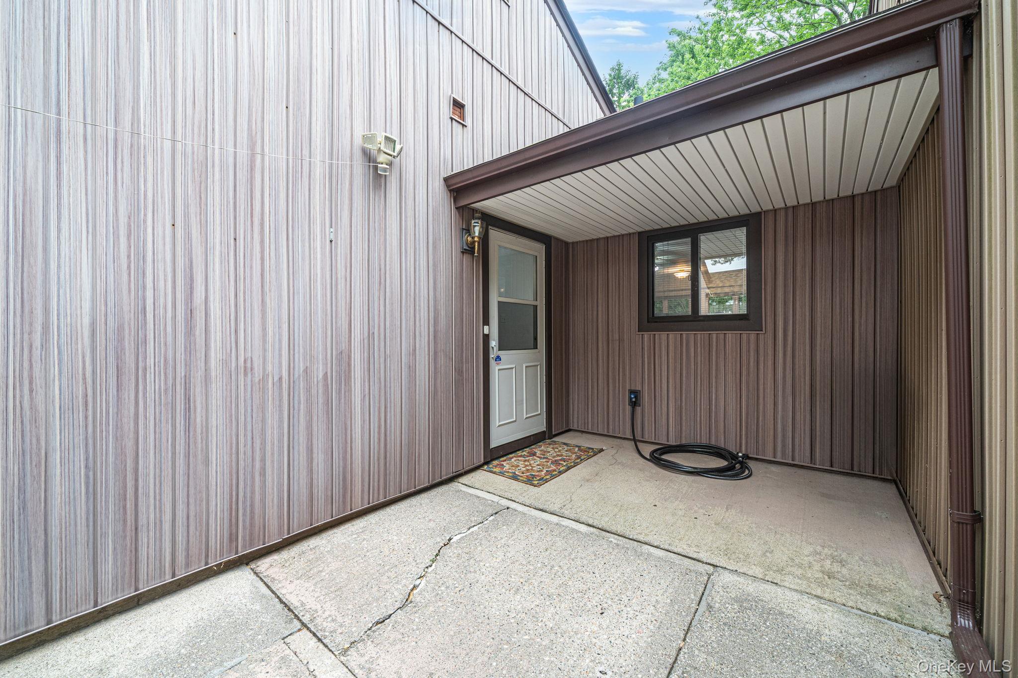 194 Strathmore Gate Drive Property Photo 4