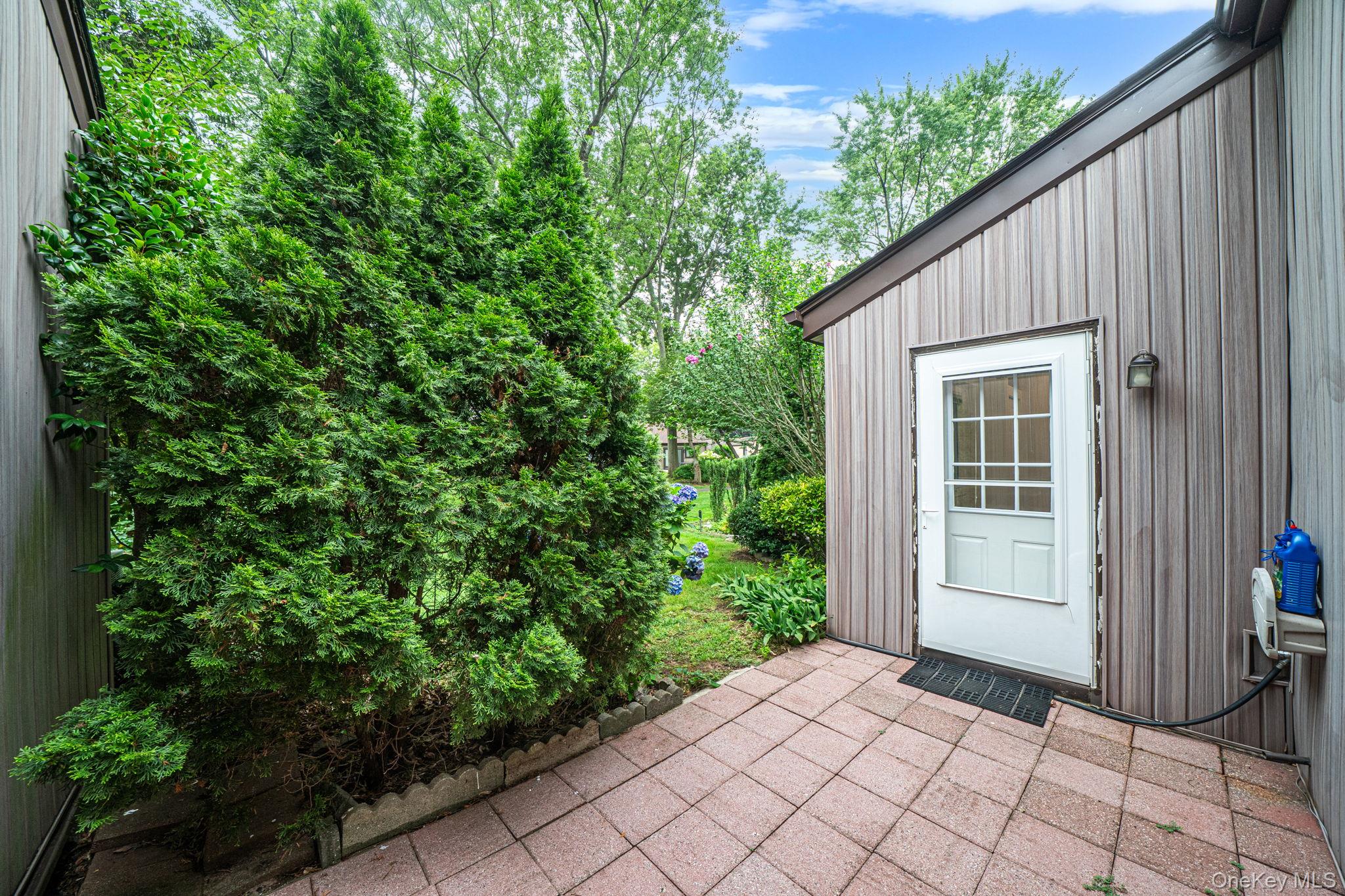 194 Strathmore Gate Drive Property Photo 15